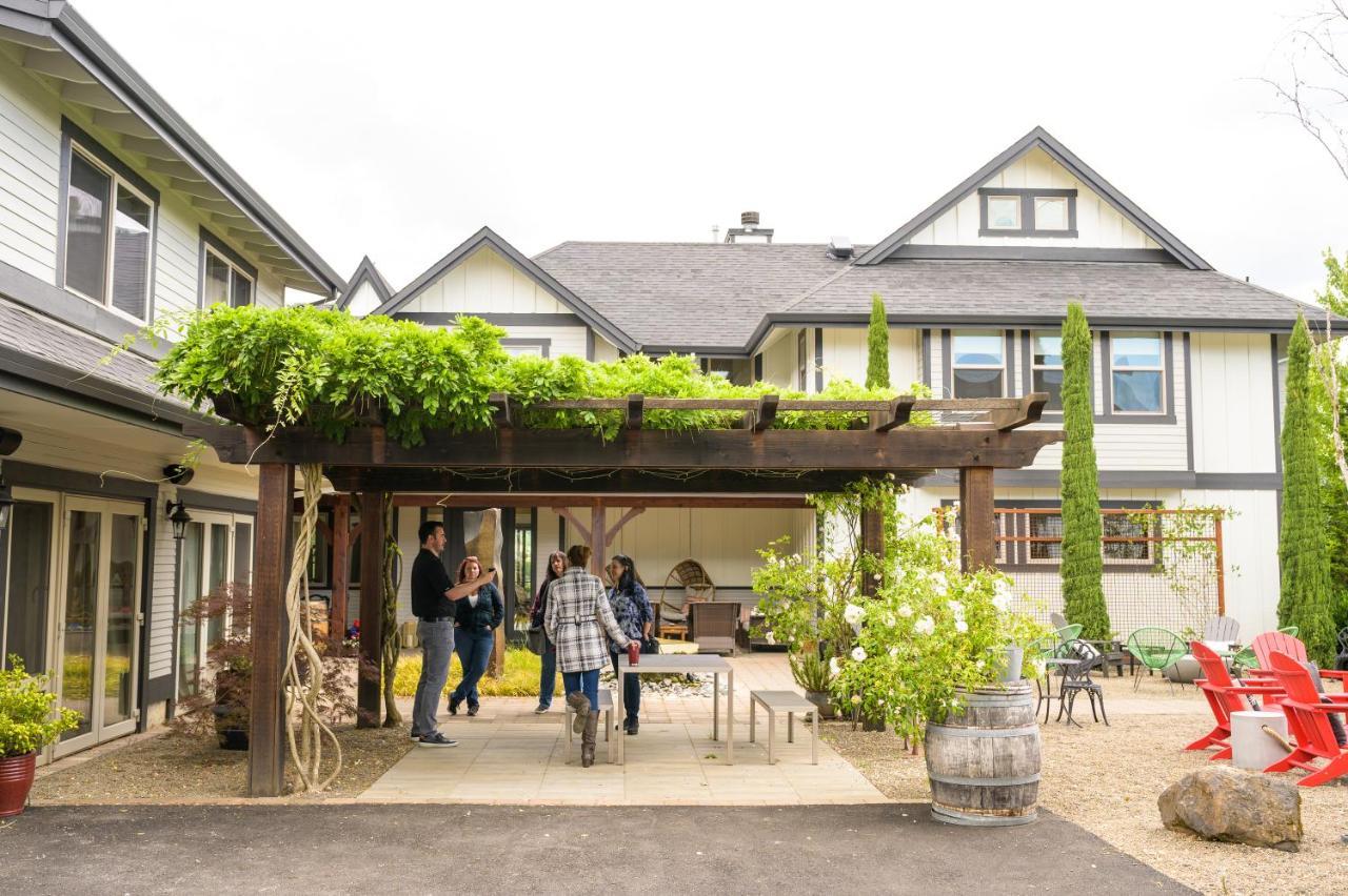 The Setting Inn Willamette Valley Нюбърг Екстериор снимка